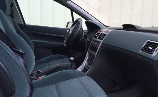 Peugeot 307 SW 2.0 HDI 110 2003 - vue 4