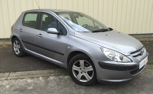 Peugeot 307 2.0 16V 2004 - vue 3