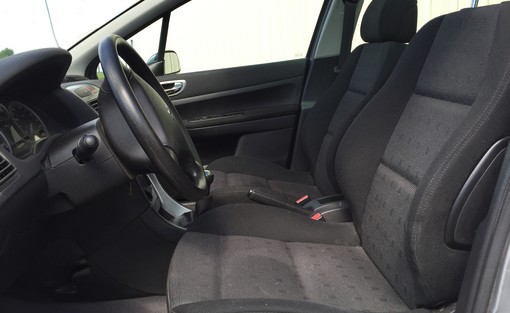 Peugeot 307 SW 2.0 HDI 110 2004 - vue 4