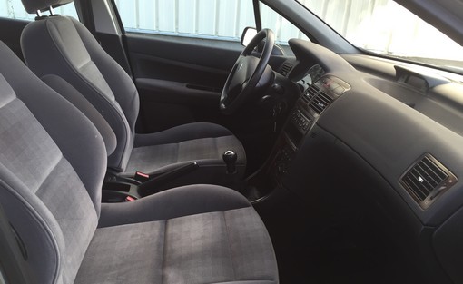 Peugeot 307 1.6 HDI 110 2004 - vue 4
