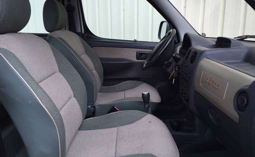 Peugeot Partner 2.0 HDI 2004 - vue 4