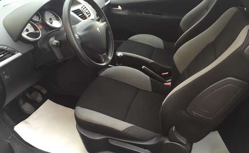 Peugeot 207 1.4 HDI Trendy 2006 - vue 4