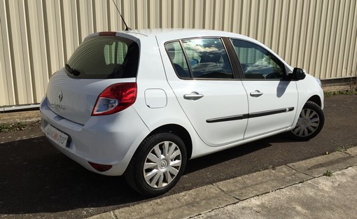 Renault Clio 1.5 DCI Expression 2010 - vue 2
