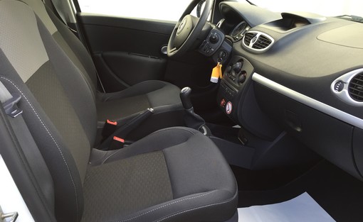 Renault Clio 1.5 DCI Expression 2010 - vue 4
