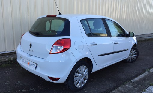 Renault Clio 1.5 DCI Expression 2011 - vue 3