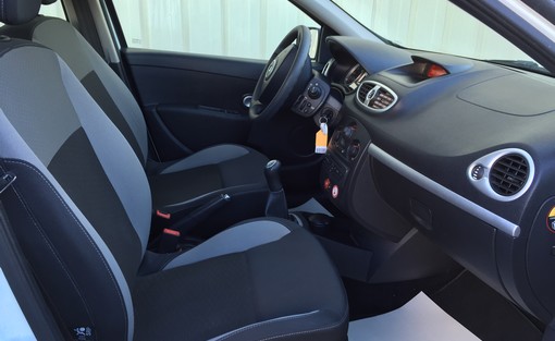Renault Clio 1.5 DCI Expression 2011 - vue 4