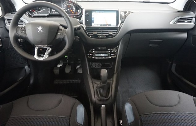 Peugeot 208 1.6 HDI 92 Ch allure 2015 - vue 3