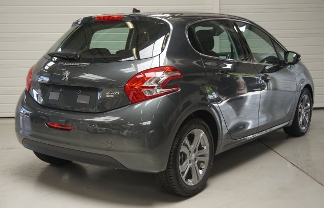 Peugeot 208 1.6 HDI 92 Ch allure 2015 - vue 7