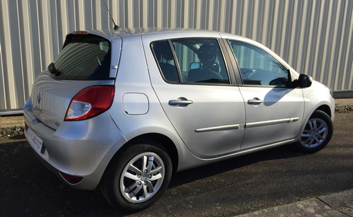 Renault Clio 1.5 DCI 90 expression 2011 - vue 3