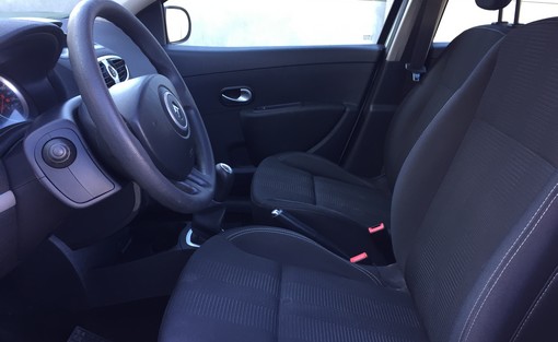 Renault Clio 1.5 DCI 90 expression 2011 - vue 4