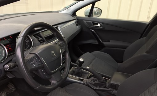 Peugeot 508 SW 1.6 115 Ch 2012 - vue 2