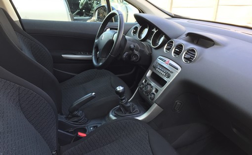 Peugeot 308 SW 1.6 HDI 110 confort 2008 - vue 4