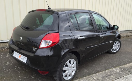 Renault Clio 1.5 DCI 75 2011 - vue 3