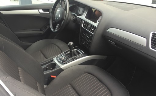 Audi Audi A4 Avant 140 ambiente 2010 - vue 5