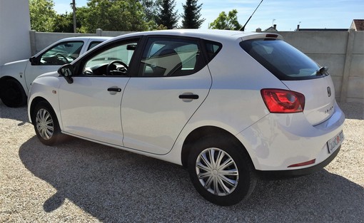 SEAT Seat Ibiza 2012 - vue 3