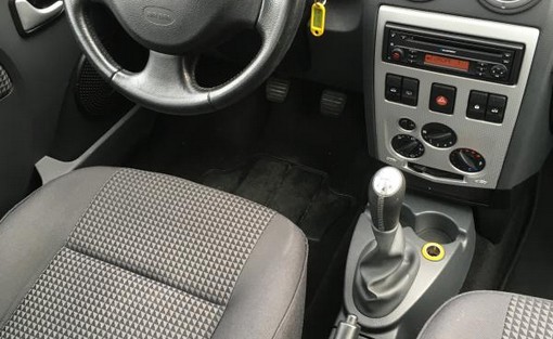 Dacia Logan 1.5 DCI 85 prestige 2008 - vue 3