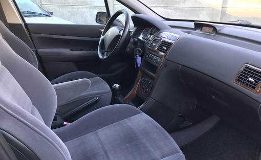 Peugeot 307 1.4 HDI 70 2003 - vue 4