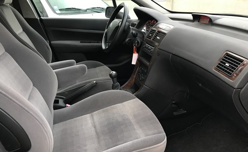 Peugeot 307 1.6 HDI 110 2005 - vue 4