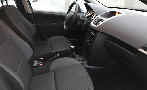 Peugeot 207 1.4 2010 - vue 4