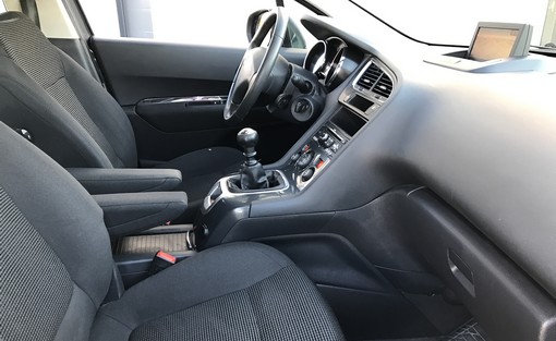 Peugeot 5008 1.6 HDI 112 Ch 7 Palces confort 2012 - vue 2