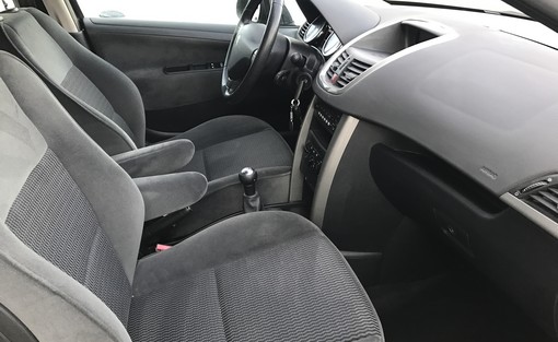 Peugeot 207 1.4 HDI Pack 2006 - vue 4