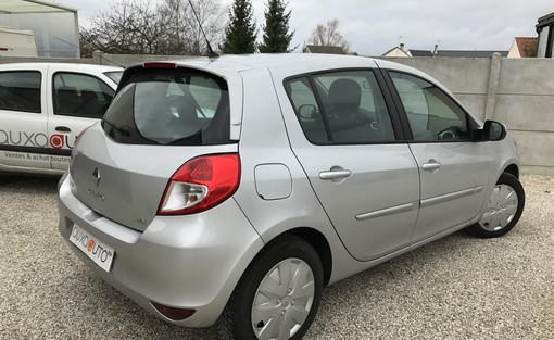Renault Clio 1.5 DCI 90 Ch 90g 2012 - vue 2