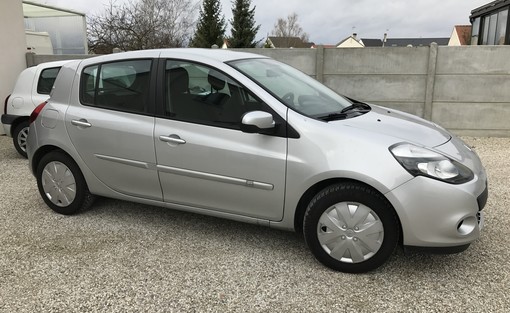 Renault Clio 1.5 DCI 90 Ch 90g 2012 - vue 3
