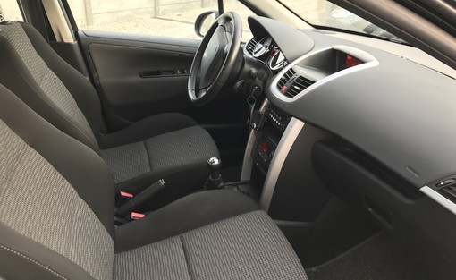 Peugeot 207 1.4 95 Ch 16V sporty 2010 - vue 4