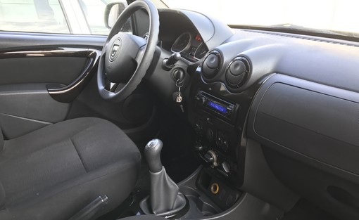 Dacia Duster 1.5 DCI 4X2 90 Ch laureate 2011 - vue 4