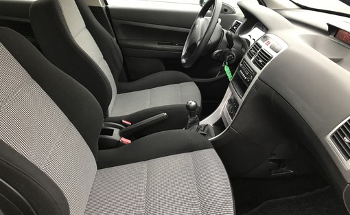 Peugeot 307 1.4 90 2006 - vue 4