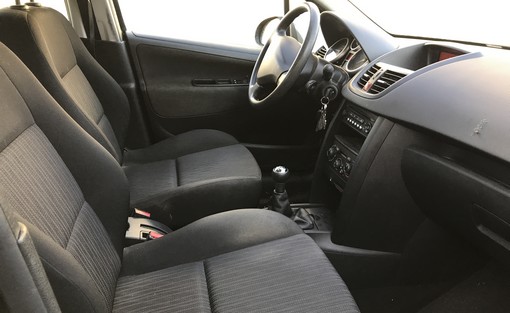 Peugeot 207 1.4 73 Ch urban 2010 - vue 4
