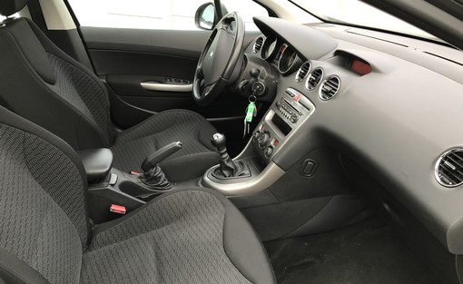Peugeot 308 SW 1.6 HDI 110 premium 2009 - vue 4