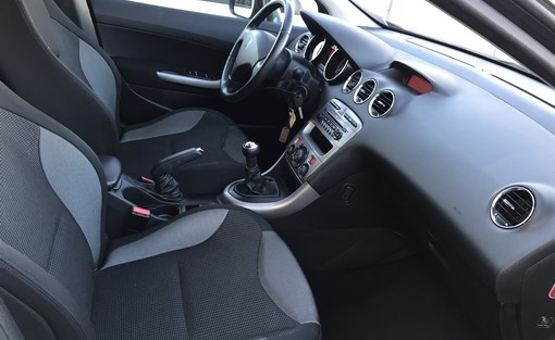 Peugeot 308 1.6 HDI 90 2009 - vue 4