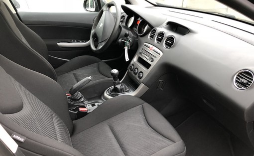 Peugeot 308 SW 1.6 HDI 92 2013 - vue 4