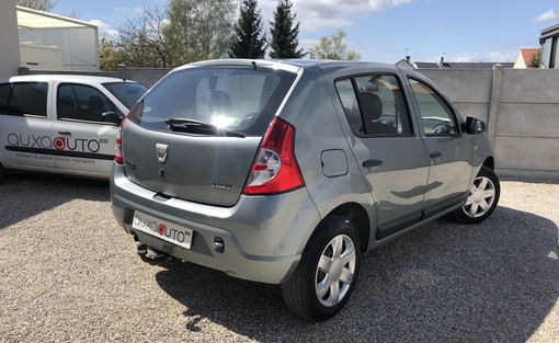 Dacia Sandero 1.5 DCI 75 2010 - vue 2
