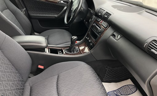Mercedes-Benz Classe C220 elegance 2004 - vue 4