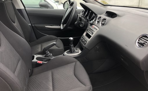 Peugeot 308 1.6 HDI 90 Break 2009 - vue 4