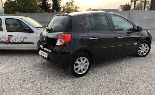 Renault Clio 3 1.5 DCI 75 2011 - vue 2