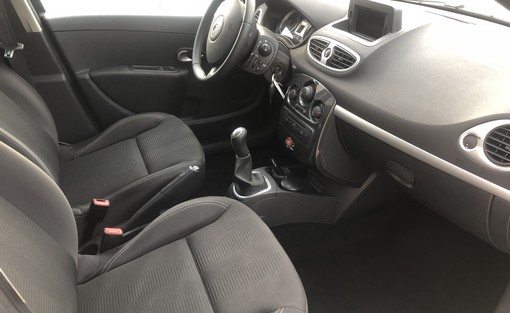 Renault Clio 3 1.5 DCI 75 2011 - vue 4