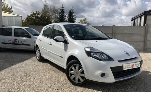 Renault Clio 3 1.5 DCI 75 2012 - vue 3