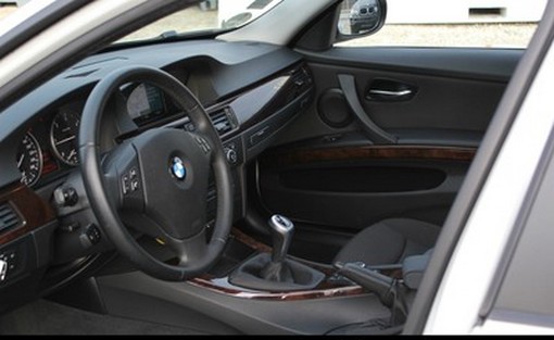 BMW Bmw 320D 2009 - vue 3