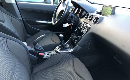 Peugeot 308 SW 1.6 HDI 92 2013 - vue 4