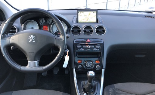 Peugeot 308 SW 1.6 HDI 92 2013 - vue 8