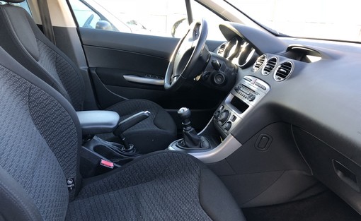 Peugeot 308 SW 1.6 110 2008 - vue 4