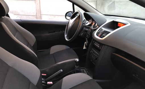 Peugeot 207 1.4 90 Ch 2006 - vue 4
