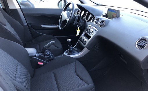 Peugeot 308 SW 1.6 HDI 92 2013 - vue 4