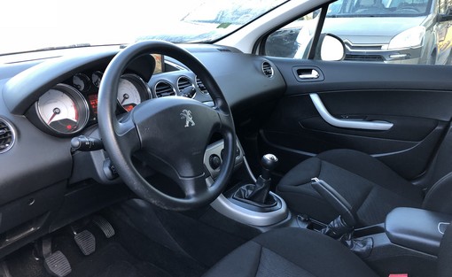 Peugeot 308 SW 1.6 HDI 92 2013 - vue 6