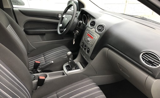 Ford Focus 1.6 TDCI 110 Ch econotic 2009 - vue 4