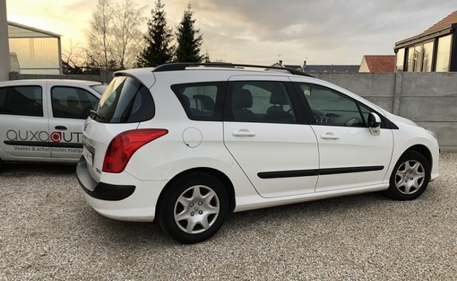 Peugeot 308 SW 1.6 HDI 92 2011 - vue 2