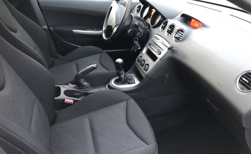 Peugeot 308 SW 1.6 HDI 92 2011 - vue 4